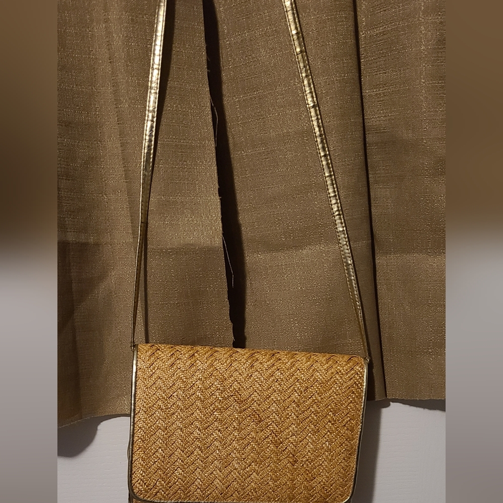 La Regale woven straw bag // gold trim